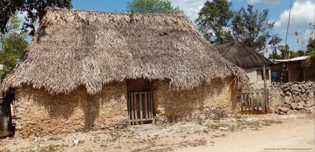 Arrastran comunidades de Lázaro Cárdenas más de 20 años de rezago Arrastran comunidades de Lázaro Cárdenas enfrentan 20 años de rezago en servicios básicos, agua potable e infraestructura en Quintana Roo