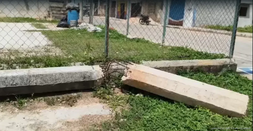 Alertan por postes al borde del colapso en José María Morelos Alertan por postes al borde del colapso en José María Morelos