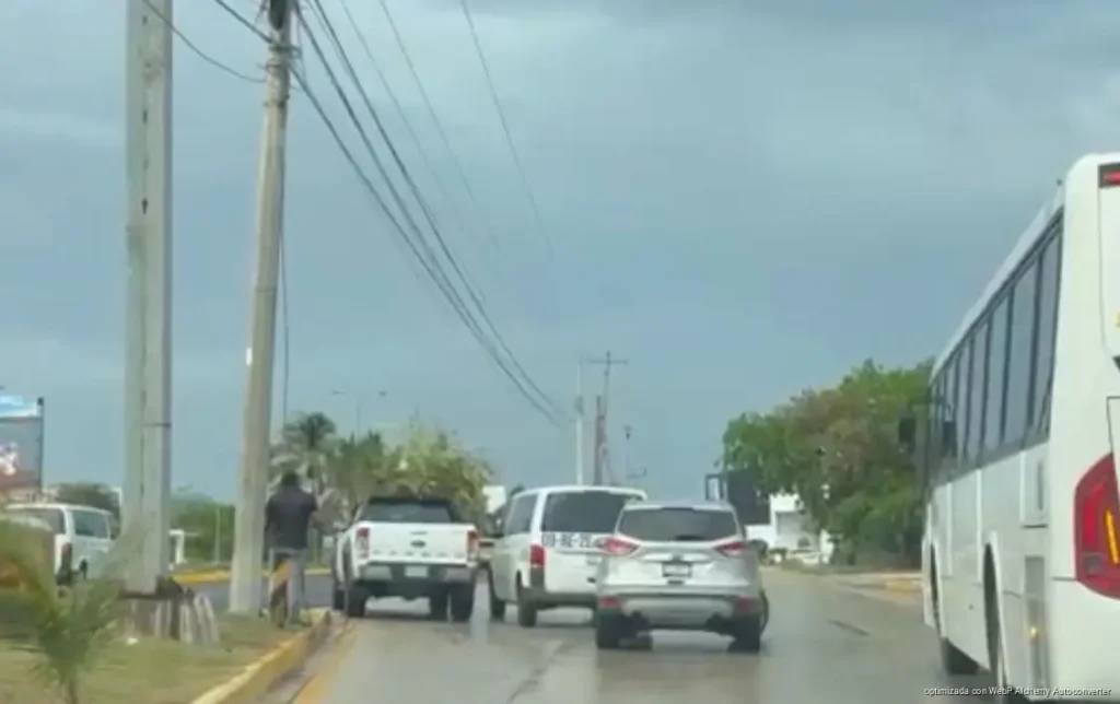 Lluvias provocan tres accidentes en el bulevar Colosio Lluvias provocan tres accidentes en el bulevar Colosio