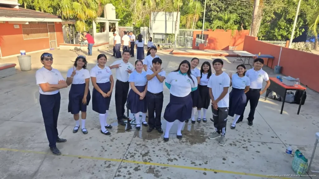 Construyen primera aula de Telebachillerato, pero familias piden plantel completo Construyen primera aula de Telebachillerato, pero familias piden plantel completo