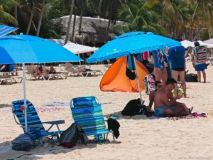 Isla Mujeres inicia el verano con playas sin sargazo y ocupación moderada