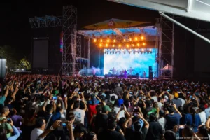 Grupo Mojado pone a cantar y bailar a más de 30 mil personas en la Feria del Carmen 2026