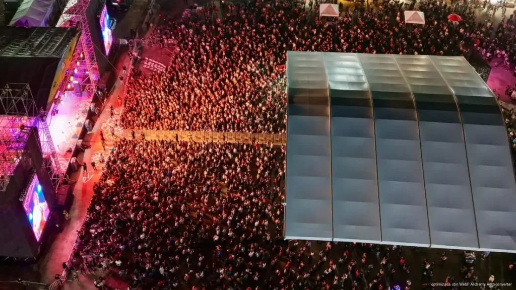 Grupo Mojado pone a cantar y bailar a más de 30 mil personas en la Feria del Carmen 2026