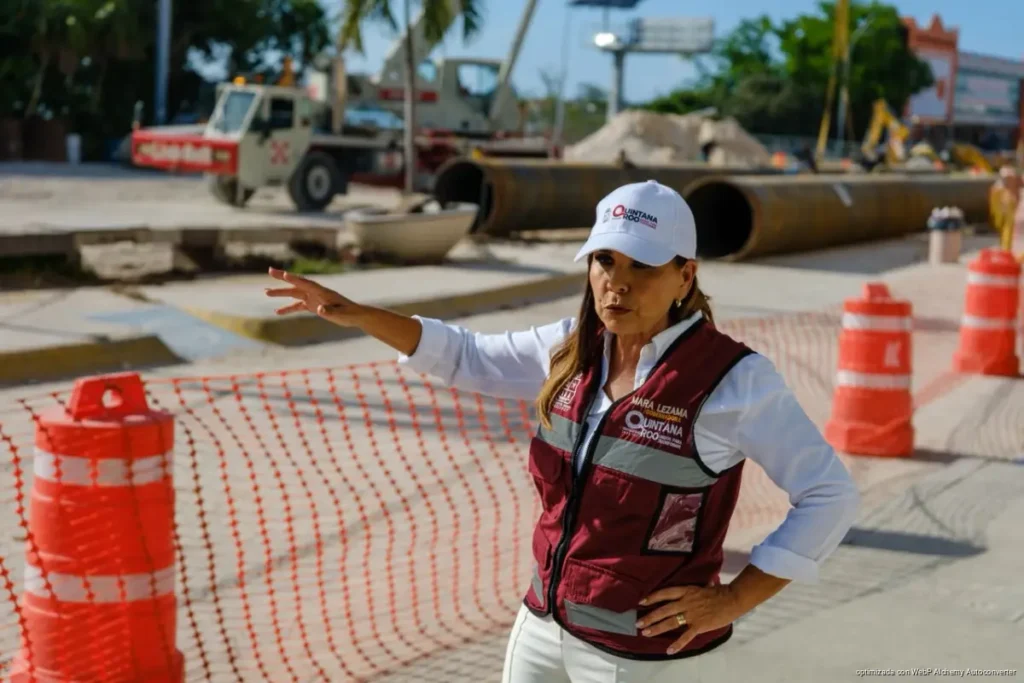 Supervisa Mara Lezama el avance del Distribuidor Vial Kukulcán en Cancún, obra clave que agilizará la movilidad hacia el aeropuerto.