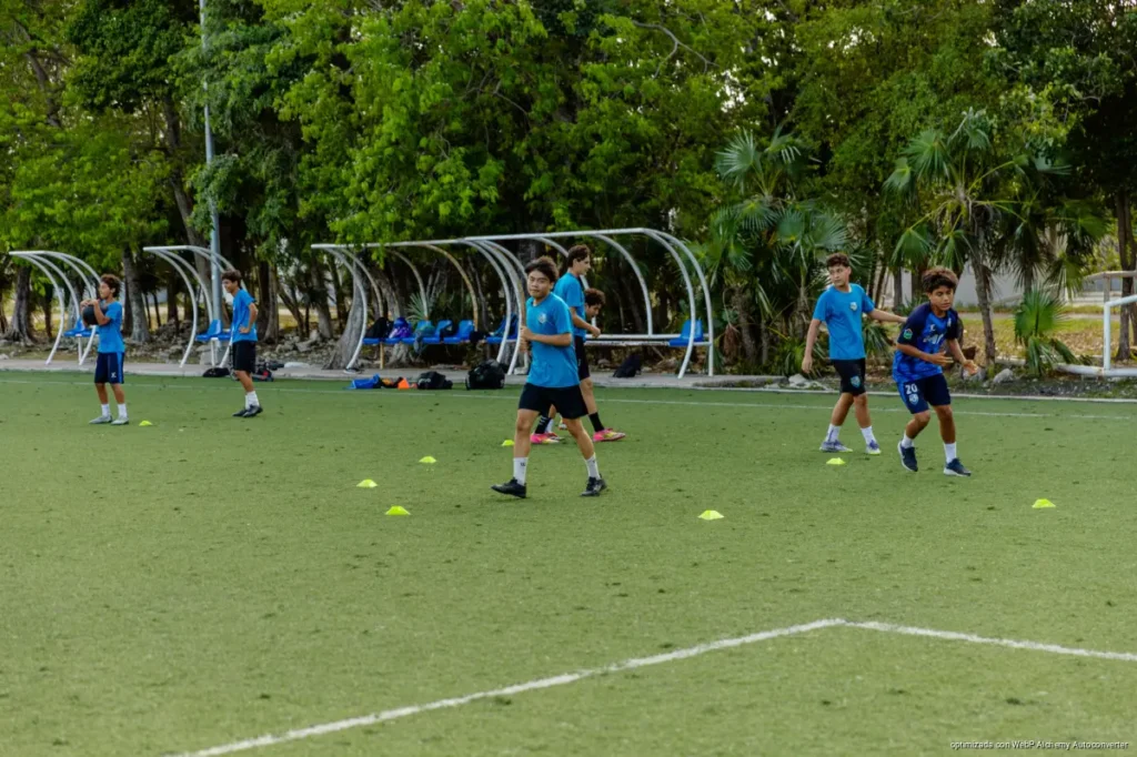 Rehabilitará Diego Castañón Trejo la cancha de fútbol de la Unidad Deportiva