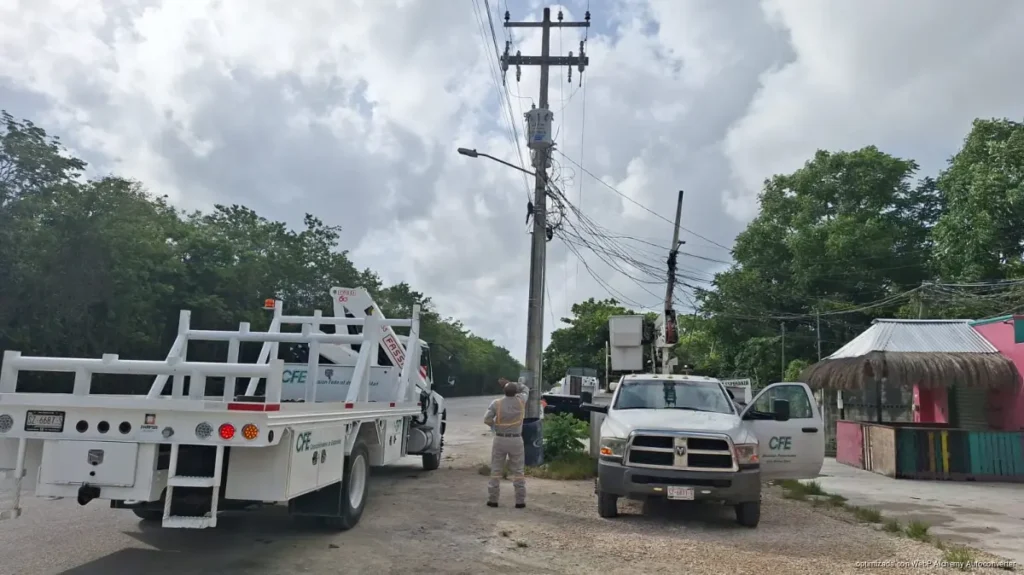 Más de 120 familias padecen apagones por transformador saturado en Cozumel Más de 120 familias padecen apagones por transformador saturado en Cozumel