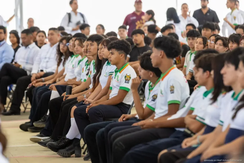 Denuncian cobros de hasta 3 mil 800 pesos para inscribir a estudiantes