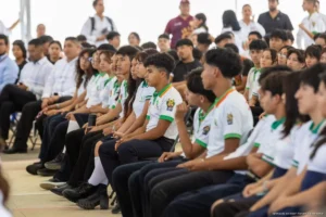 Denuncian cobros de hasta 3 mil 800 pesos para inscribir a estudiantes