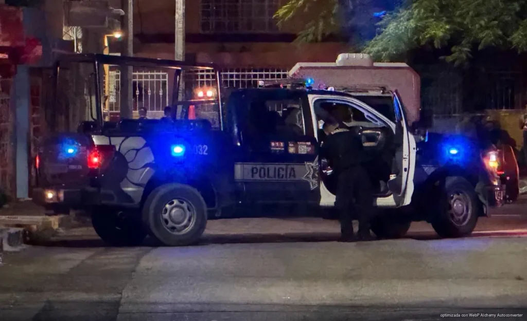 Balean a joven dentro de un automóvil en Cancún