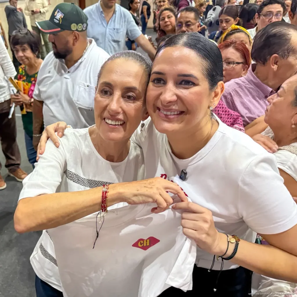 Estefanía Mercado acompaña a Claudia Sheinbaum y Mara Lezama en la entrega de títulos de propiedad para familias de la Colosio