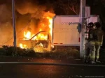 Camioneta se incendia tras chocar en el bulevar Colosio