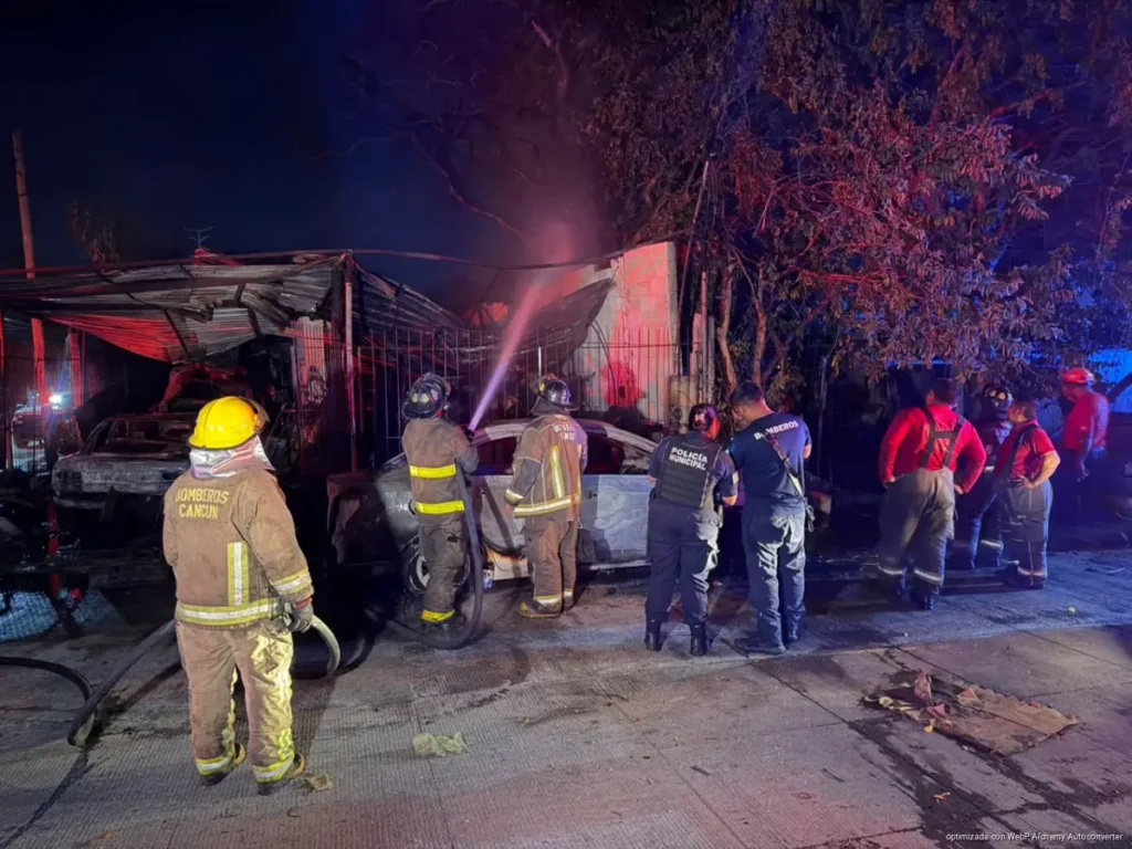Ataque con bombas molotov incendia taller en Cancún