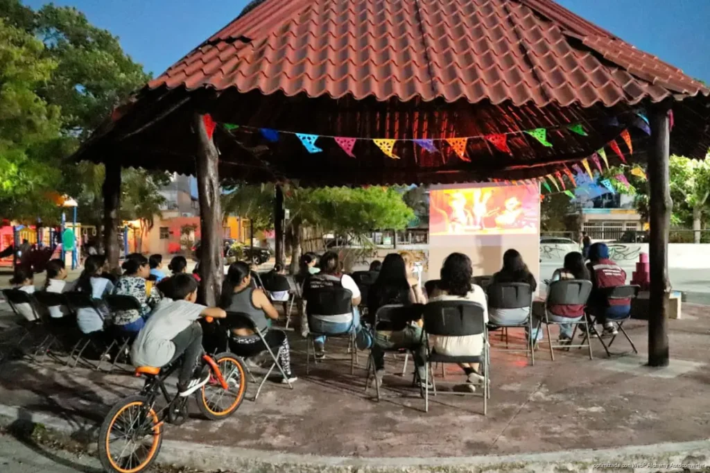 Gobierno de Estefanía Mercado impulsa espacios de convivencia y cultura con “Cine en tu Colonia”