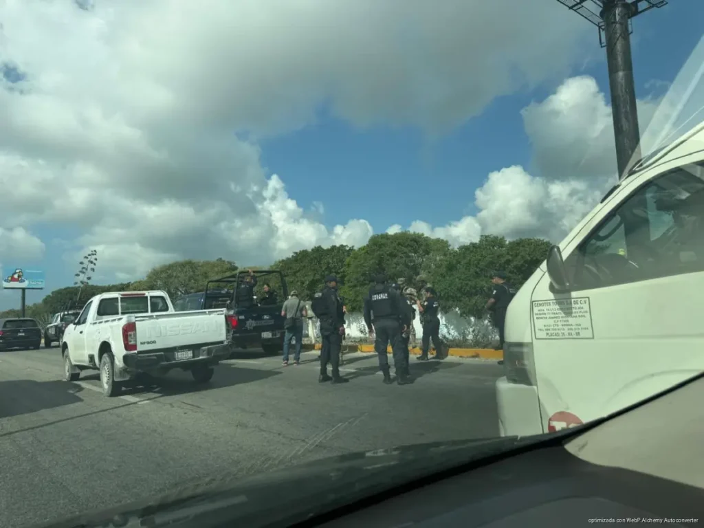 Capturan a tres presuntos ladrones tras persecución de Cancún a Puerto Morelos