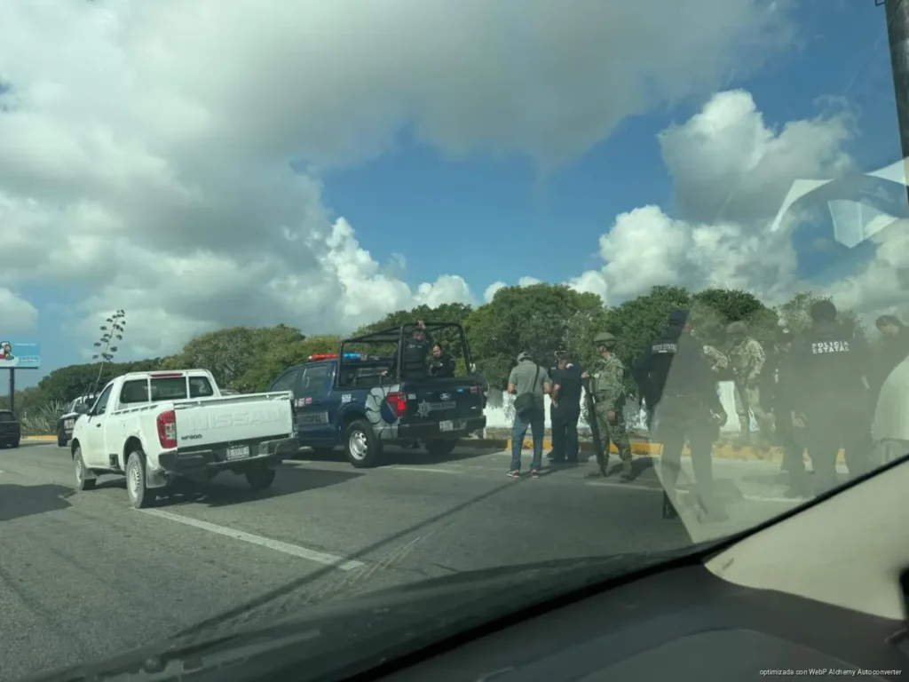 Capturan a tres presuntos ladrones tras persecución de Cancún a Puerto Morelos