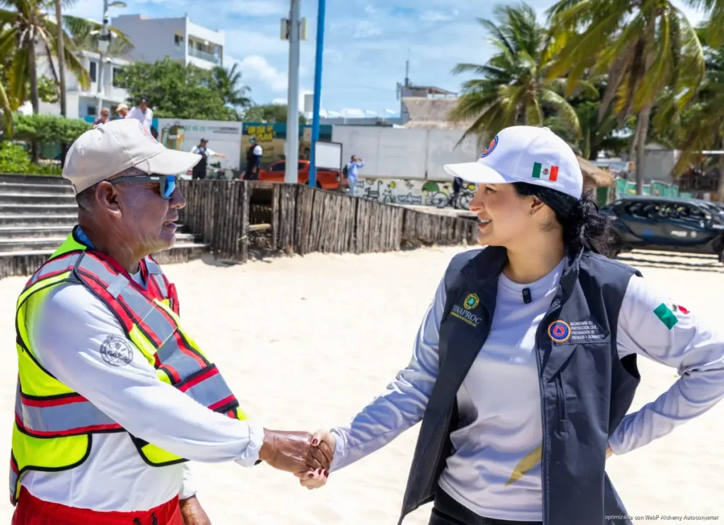 Estefanía Mercado fortalece la seguridad en Playa Fundadores con nuevo equipamiento a guardavidas