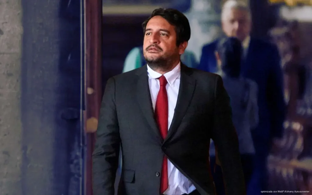 Morena mantiene en la opacidad 100 viajes y gastos de Andrés Manuel López Beltrán