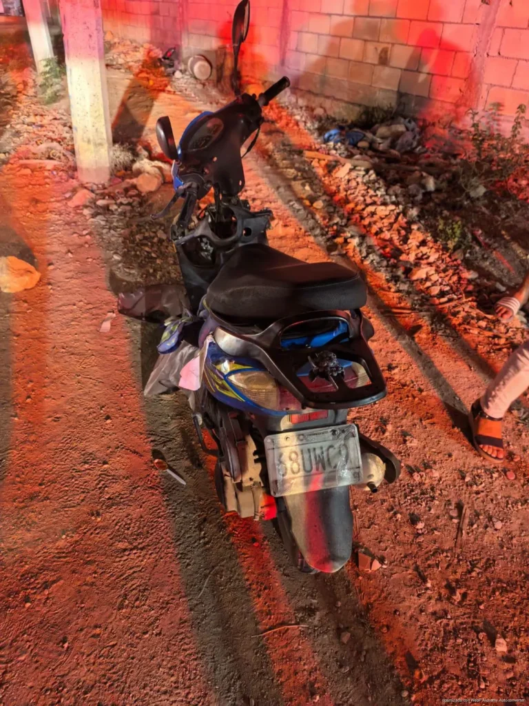 Impactan a motociclista y responsable huye en Playa del Carmen