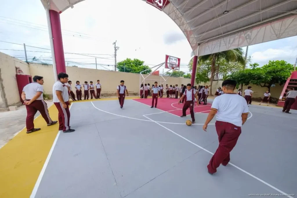 Entregarán más de 110 mil pares de tenis a estudiantes de Cancún Entregarán más de 110 mil pares de tenis a estudiantes de Cancún