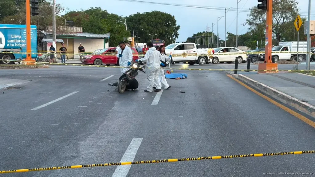 Motociclista pierde la vida tras accidente con pipa en Cancún