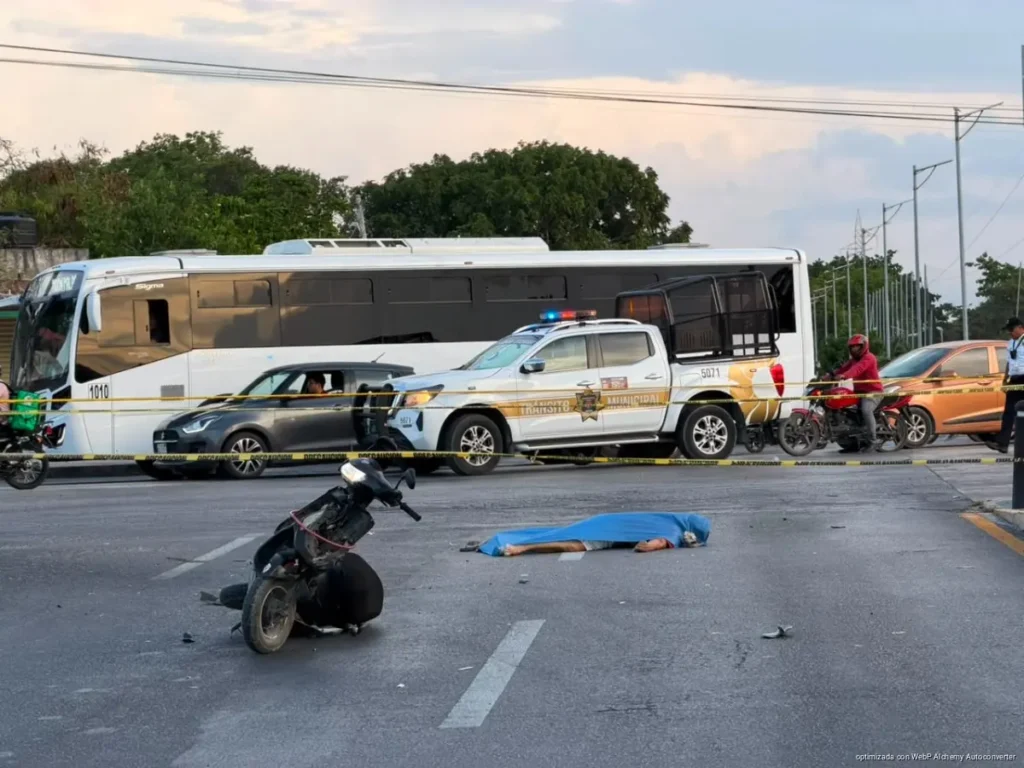 Motociclista pierde la vida tras accidente con pipa en Cancún Motociclista pierde la vida tras accidente con pipa en Cancún