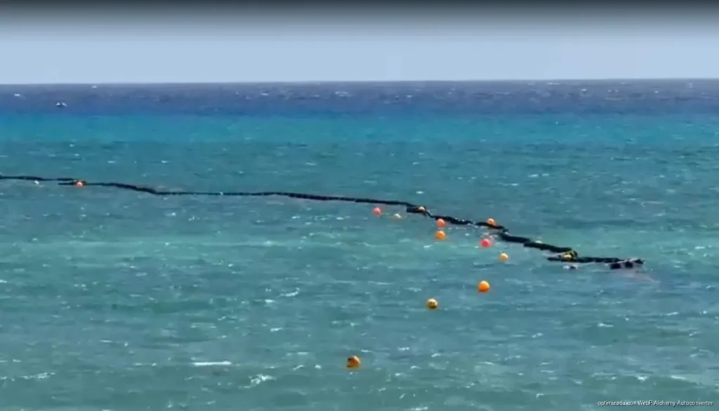 Extenderán hasta 10 kilómetros barrera contra el sargazo en Playa Extenderán hasta 10 kilómetros barrera contra el sargazo en Playa