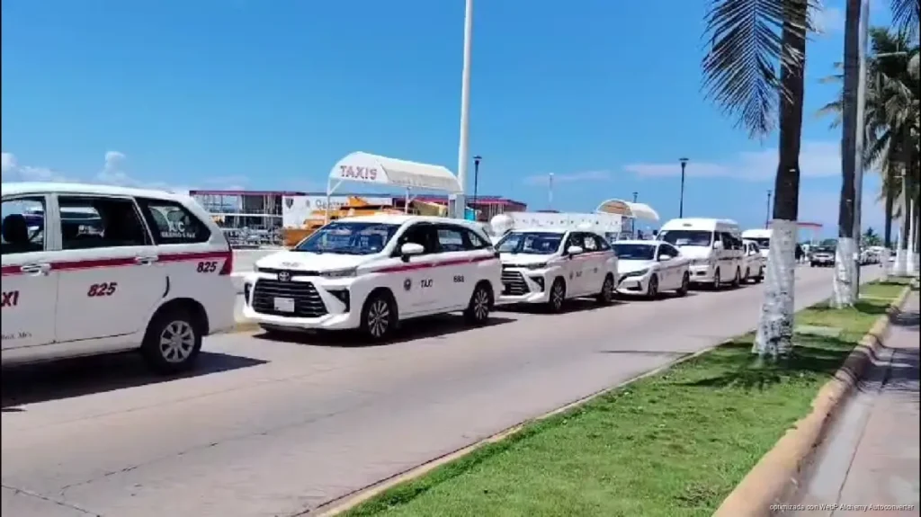 Mantienen taxistas atención pese a baja afluencia turística en Cozumel Mantienen taxistas atención pese a baja afluencia turística en Cozumel
