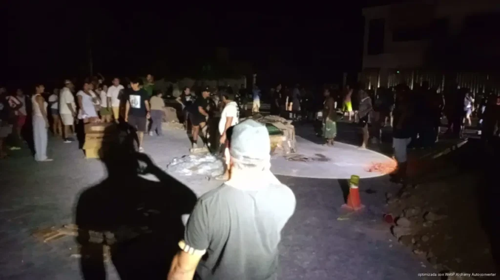 Bloquean avenida Constituyentes por nuevo apagón en Playa; exigen a CFE solución por fallas constantes