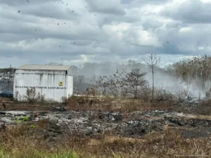 Alertan por quema de basura en tiraderos clandestinos de Kantunilkín