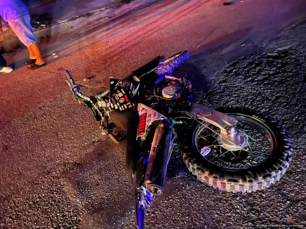 Deja accidente de motocicleta dos hombres gravemente lesionados en Cancún