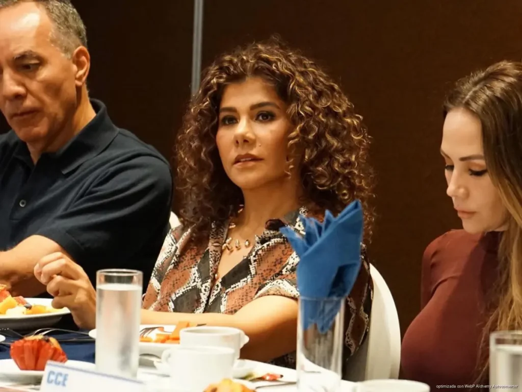Leslie Hendricks pide alianza al PAN y Movimiento Ciudadano