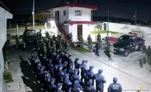 Exhiben privilegios en la cárcel de Chetumal: Celulares, TV y hasta “piedra”