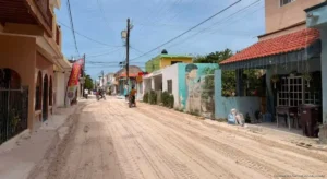 Alcalde pide acuerdo entre Ayuntamiento y empresarios para rescatar Holbox del abandono Alcalde pide acuerdo