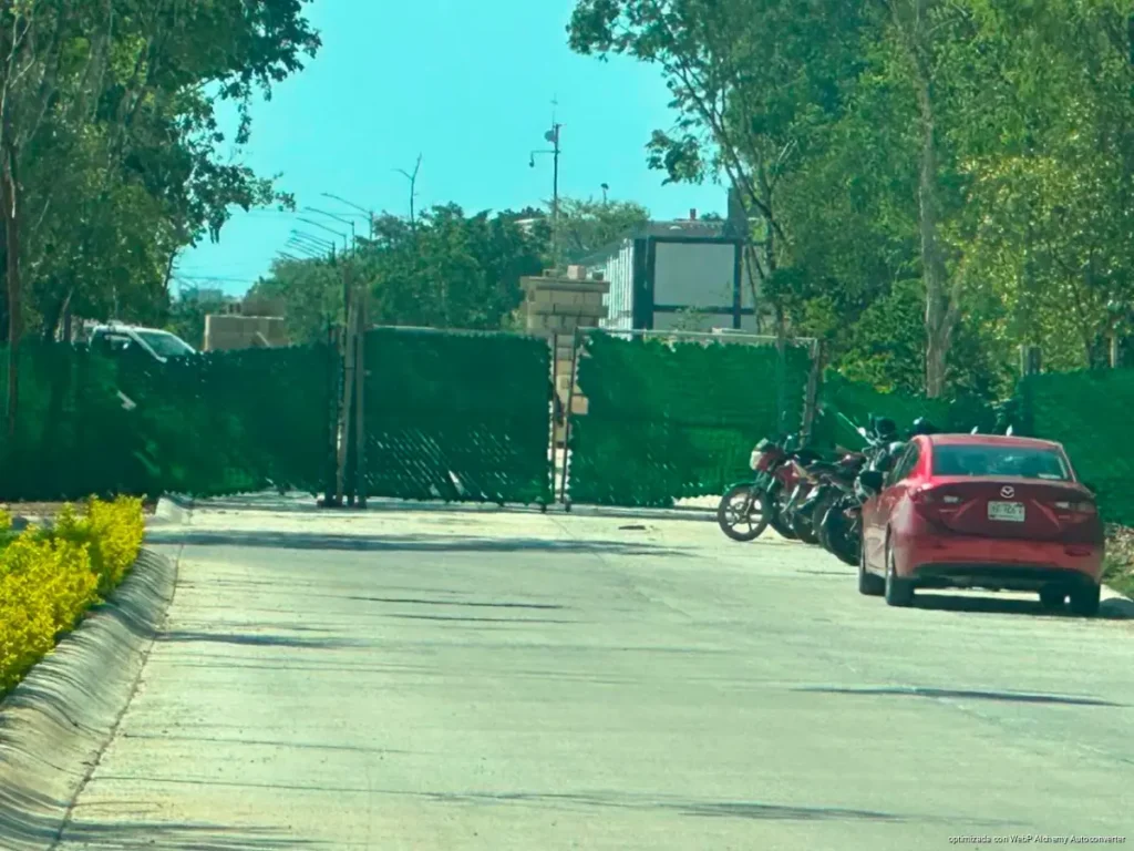 Saturación vial en Playa del Carmen lleva a vecinos a exigir conexión entre Misión de las Flores y Selvanova