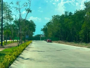 Saturación vial en Playa del Carmen lleva a vecinos a exigir conexión entre Misión de las Flores y Selvanova