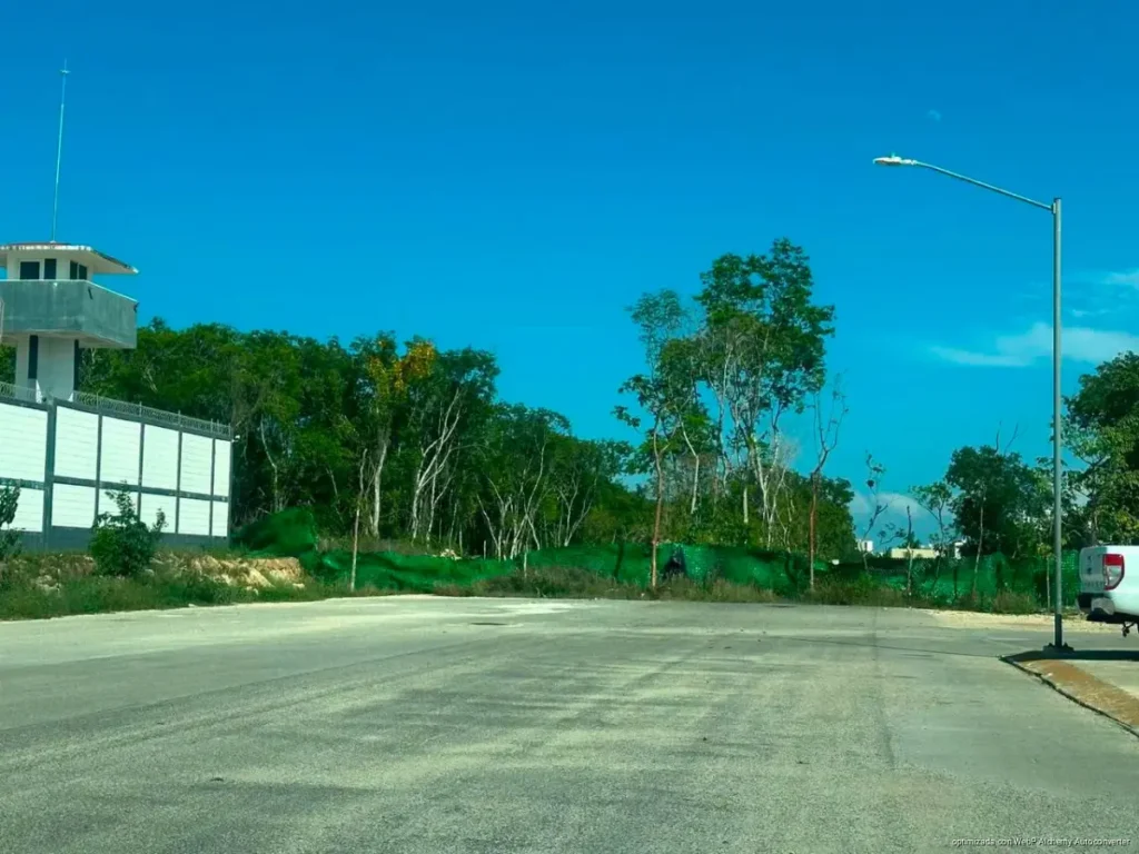 Saturación vial en Playa del Carmen lleva a vecinos a exigir conexión entre Misión de las Flores y Selvanova