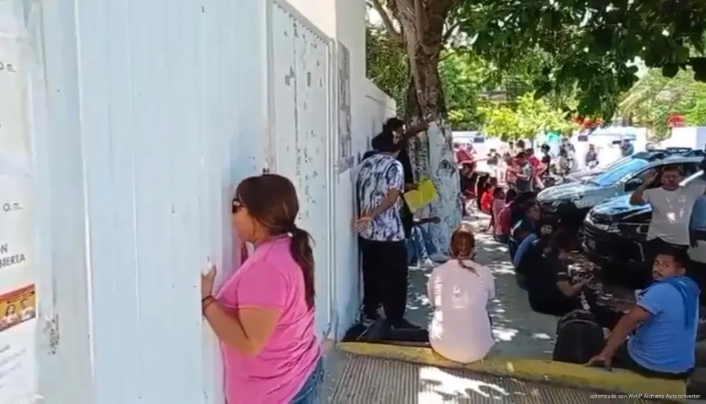 Suben precios de útiles y uniformes y presionan a familias de Playa del Carmen