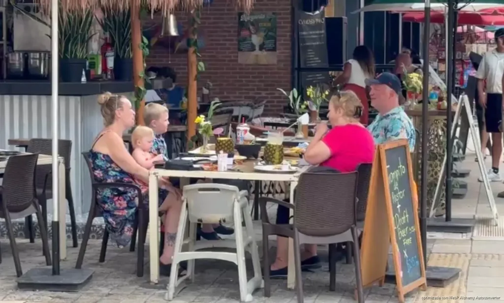Restaurantes de Playa del Carmen resienten baja de turismo durante el verano