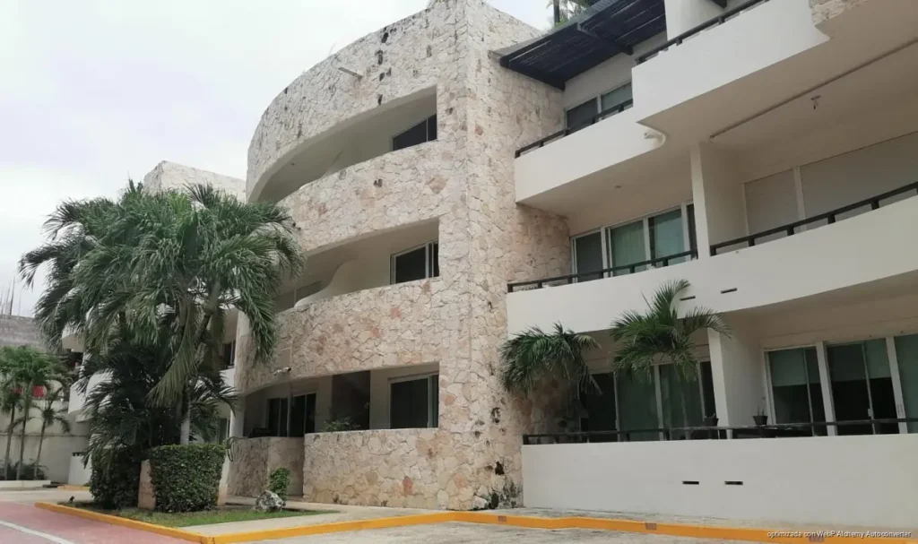 Apagones afectan a hoteles del centro de Playa del Carmen y disparan gastos por fallas eléctricas