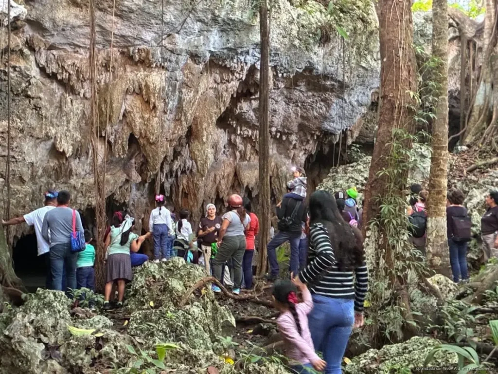 Cenote El Papalote será recuperado tras acumular toneladas de basura en Playa del Carmen Cenote El Papalote será recuperado tras acumular toneladas de basura en Playa del Carmen