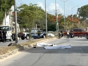 Percance vial deja dos personas sin vida tras derrapar una motocicleta en Cancún Percance vial deja dos personas sin vida tras derrapar una motocicleta en Cancún