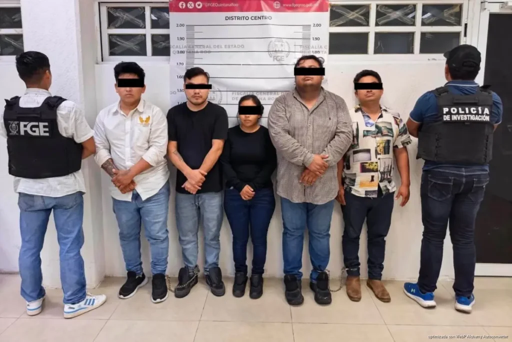 Detienen a cinco tras robo en funeraria de Tulum y los presentan ante un juez