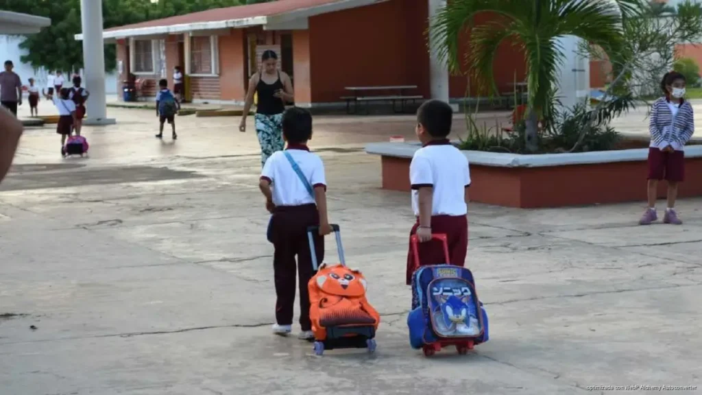 Regreso a clases moviliza a más de 411 mil estudiantes en Quintana Roo