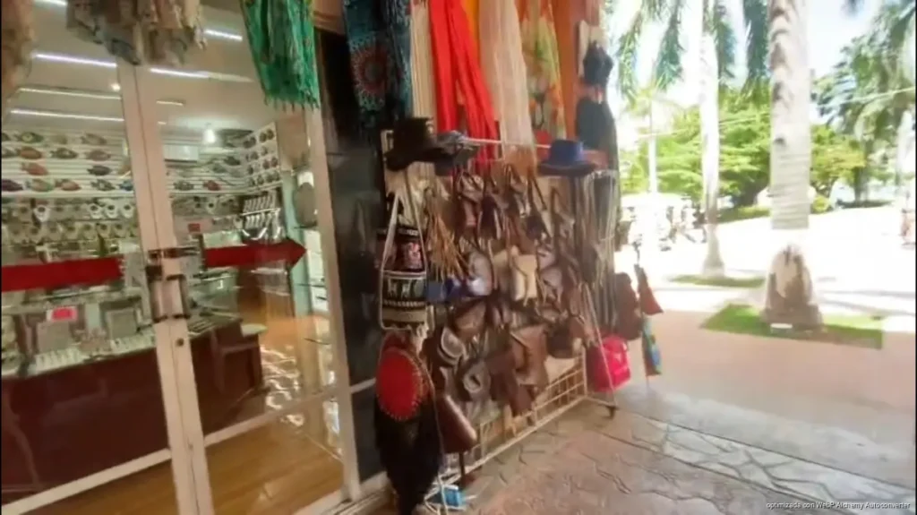 Baja afluencia reduce ventas de operadores turísticos, artesanos y comercios de Cozumel Baja afluencia reduce ventas de operadores turísticos, artesanos y comercios de Cozumel