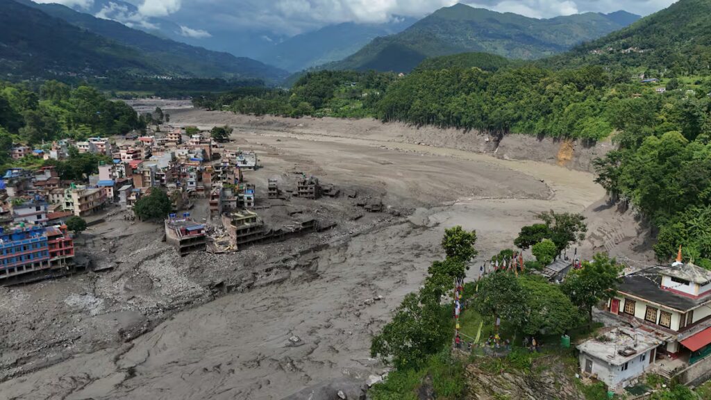 Inundaciones en Nepal y Tíbet dejan más de 360 muertos y mil 400 desaparecidos