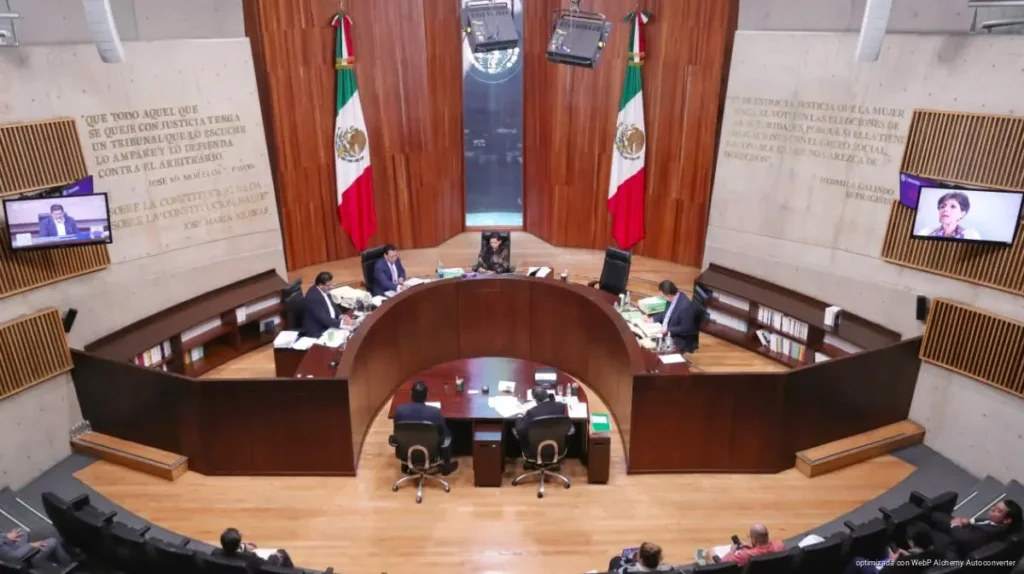 Desbandada de colaboradores en el TEPJF deja cerca de 40 vacantes en áreas clave Desbandada de colaboradores en el TEPJF deja cerca de 40 vacantes en áreas clave