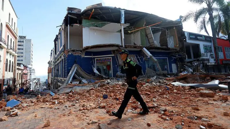 Sismo de magnitud 7,4 sacude Colombia y deja decenas de muertos Sismo de magnitud 7,4 sacude Colombia y deja decenas de muertos