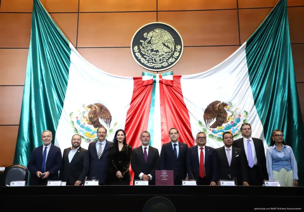 Gobierno de Sheinbaum entrega Paquete Económico 2027 con gasto de 10.6 billones y déficit de 1.3 billones Gobierno de Sheinbaum entrega Paquete Económico 2027 con gasto de 10.6 billones y déficit de 1.3 billones