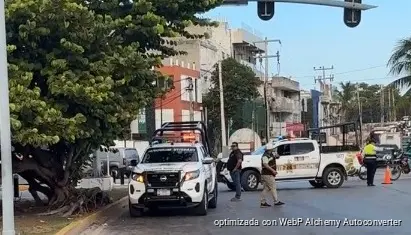Madres buscadoras bloquean bulevar Kukulcán en Cancún para exigir localización de madre e hija desaparecidas