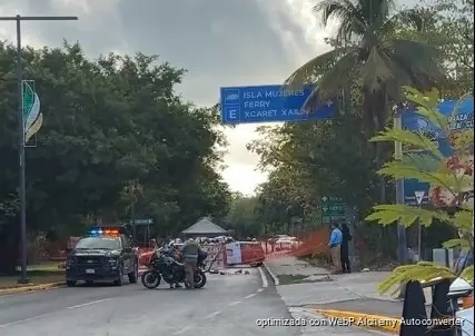 Madres buscadoras bloquean bulevar Kukulcán en Cancún para exigir localización de madre e hija desaparecidas